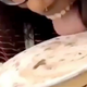 Imagen para el artículo titulado Lamió un helado del supermercado y subió el vídeo a internet. Ahora enfrenta de 2 a 20 años de cárcel